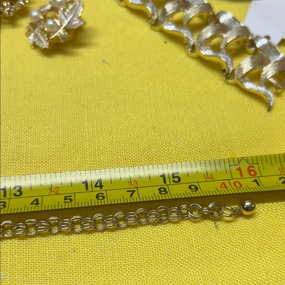 Judy Lee Gold and Cream Necklace Set - Picture 6 of 7